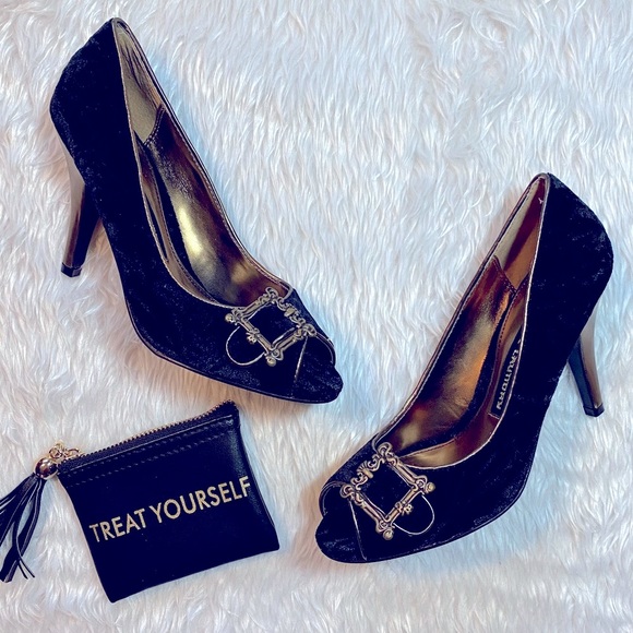 Black Velvet pumps by Chinese Laundry - Picture 3 of 6